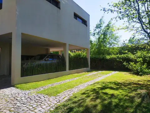 Casa en Alquiler de 4 dormitorios