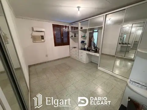 Casa 8 ambientes con 4 baños