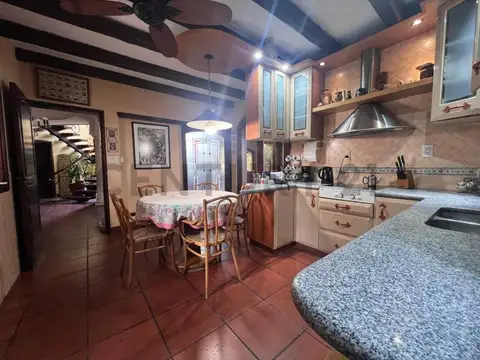 Casa 5 ambientes con 2 baños
