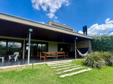 Casa en Puerto Roldán
