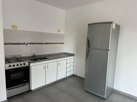 Hermoso 2 Ambientes con Piscina, Jardín y Balcón – Excelente Ubicación