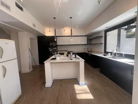 Casa 7 ambientes con 6 baños