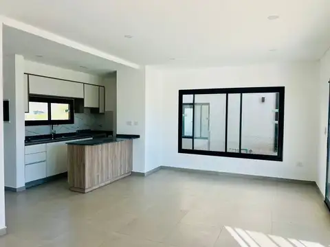 Casa en Alquiler en El Aljibe, USD 1.500