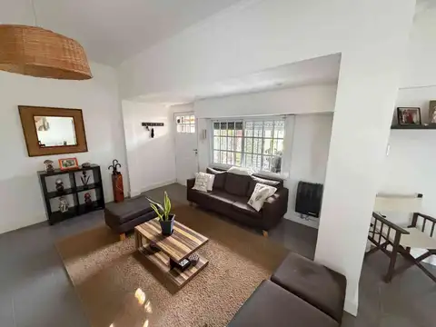 Casa 5 ambientes con 1 baño