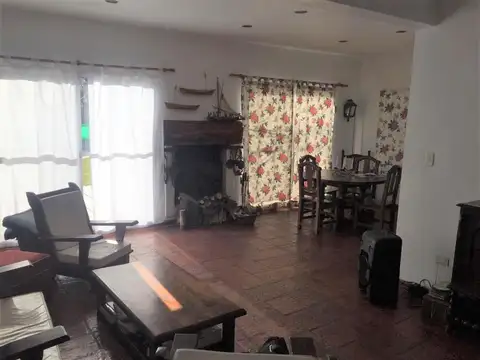 Casa 5 ambientes con 3 baños