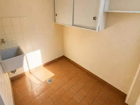 Departamento 6 ambientes con 2 baños