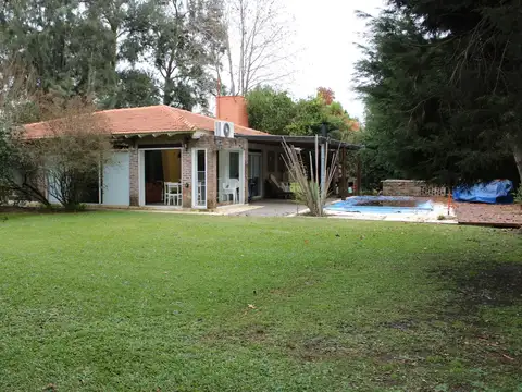 Casa 4 ambientes con 2 baños