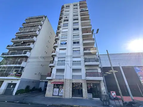 Av. Hipolito Yrigoyen  al 6600