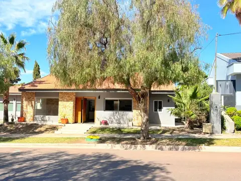 Venta de casa - bº dalvian, mendoza