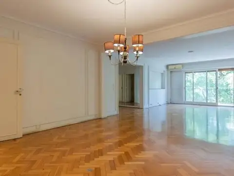 Semipiso 5 amb. c/ dep - Cochera fija - Baulera