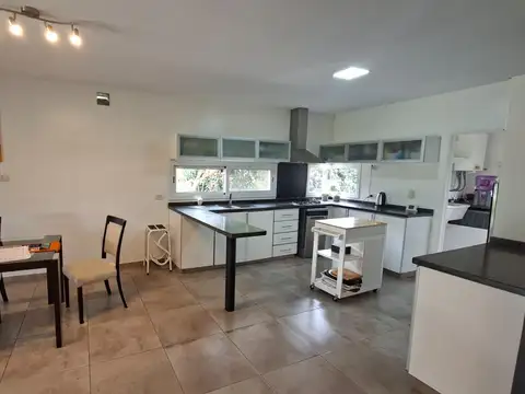 Casa en Venta con 4 cocheras