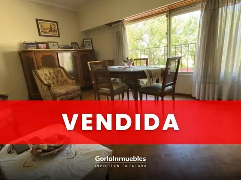 (RESERVADA) CASA 4 DORMITORIOS - 2 BAÑOS - OFICINAS - PATIO - COCHERA - LOBOS