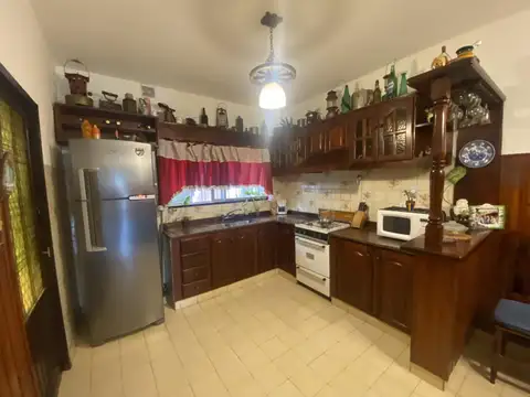 Casa 4 ambientes con 2 baños