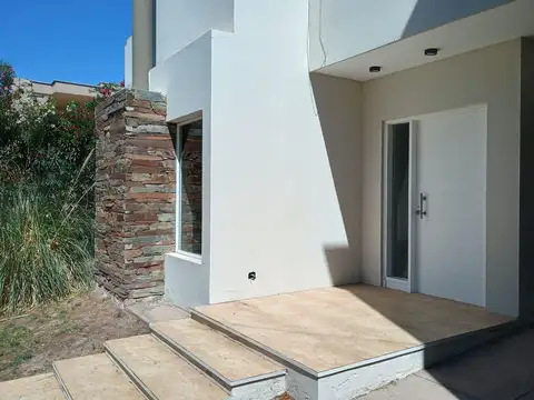 Casa en Venta en Las Heras, USD 245.000