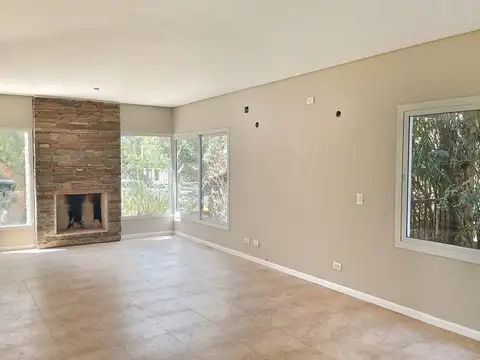 CASA EN BARRIO DALVIAN