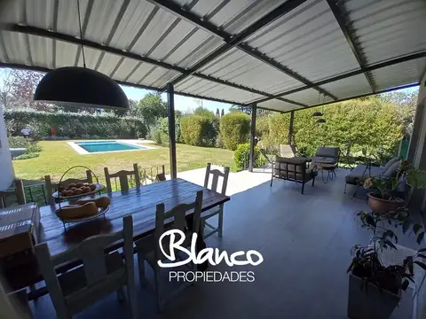 Casa 5 ambientes con 4 baños