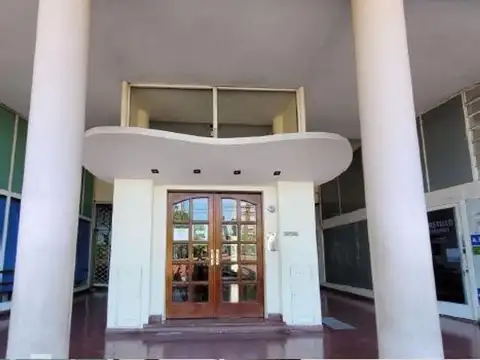 Depto de 3 ambientes ubicado frente estación de tren