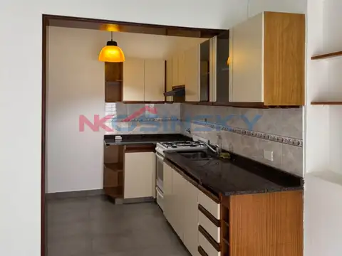 Casa en Alquiler con 1 cochera