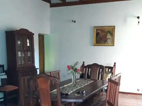 Casa 7 ambientes con 2 baños