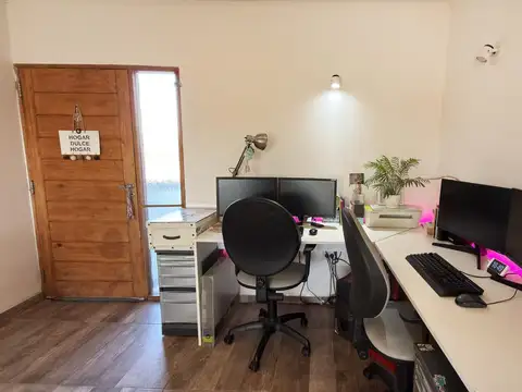 Casa 4 ambientes con 2 baños