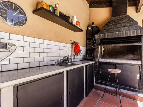 Casa 4 ambientes con 1 baño