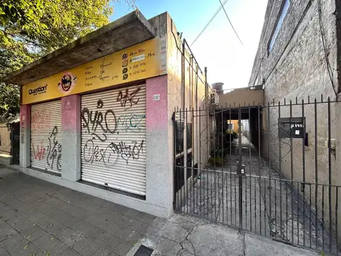 PH 3 AMB con 2 locales sobre Av. Juan D. Peron 