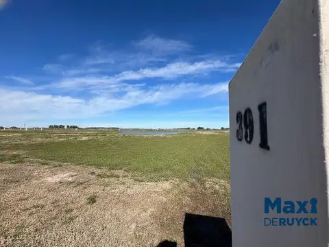 Terreno a la laguna en Las Victorias