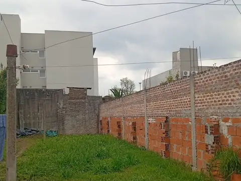 CASA en VENTA a reciclar Juan B justo al 300