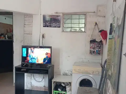 CASA en VENTA a reciclar Juan B justo al 300