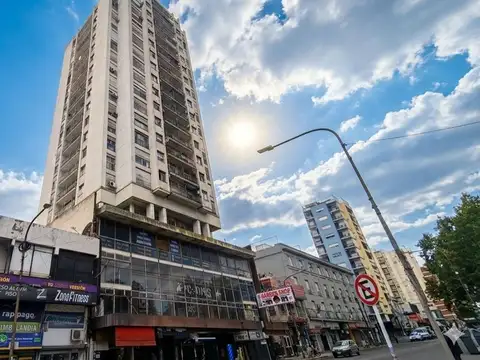 Avenida Hipólito Yrigoyen 500