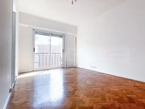 Av. del Libertador  al 2600, entre Alberdi y Sturiza