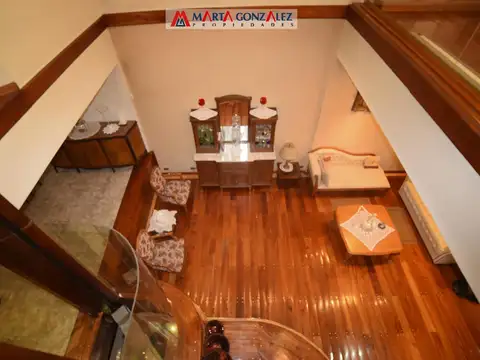 Casa en Venta con 3 cocheras