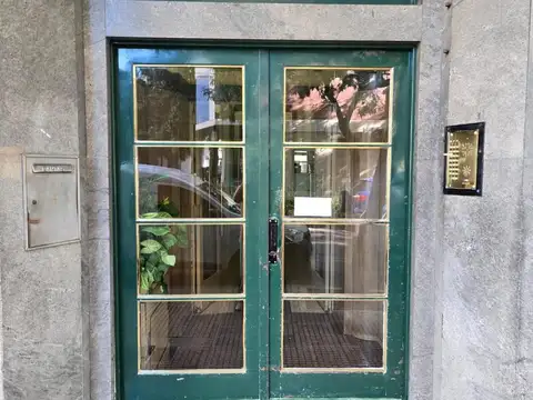 El Salvador e/ Lavalleja y Julián Álvarez