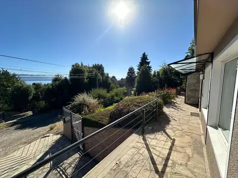 Casa 6 ambientes con 2 baños