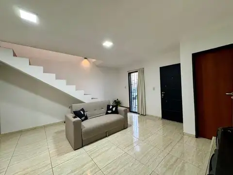 Depto Tipo Casa en Venta de 3 ambientes