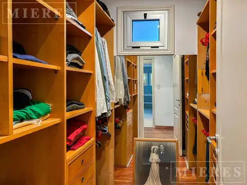 Casa en Venta con 5 cocheras