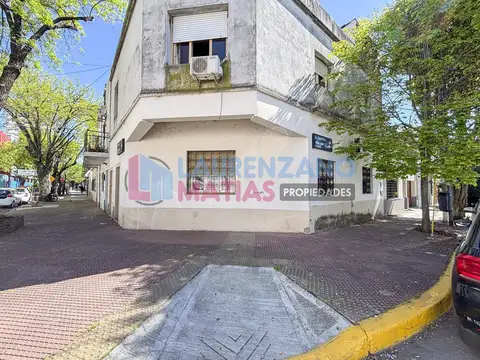 VENTA PH 3 AMBIENTES CON PATIO A REFACCIONAR EN MONTE CASTRO