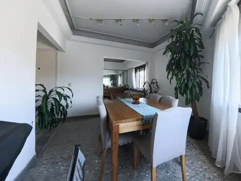 Depto Tipo Casa 5 ambientes con 2 baños