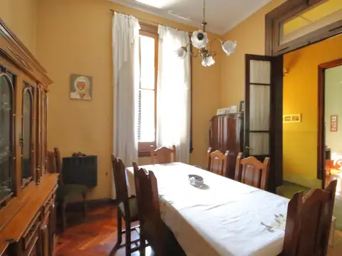 Casa 7 ambientes con 2 baños