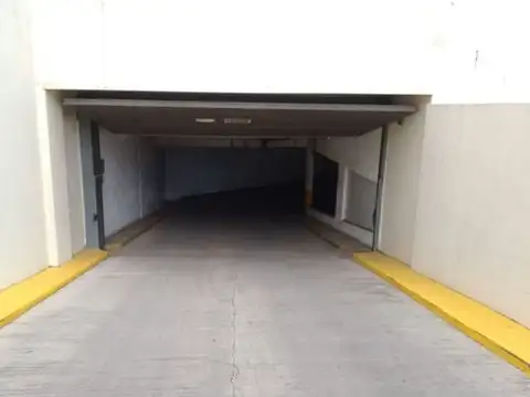 Cochera en venta – Barrio Jardín | 11 m²