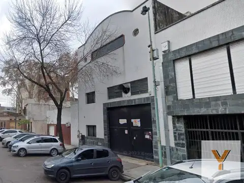Quilmes e/ Del Tigre y Andrés Ferreyra