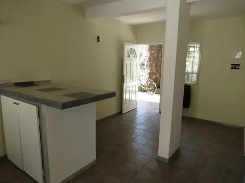 DEPTO EN PLANTA BAJA 2 AMB  CON PATIO, COCHERA, . COMPLEJO CON  PISCINA