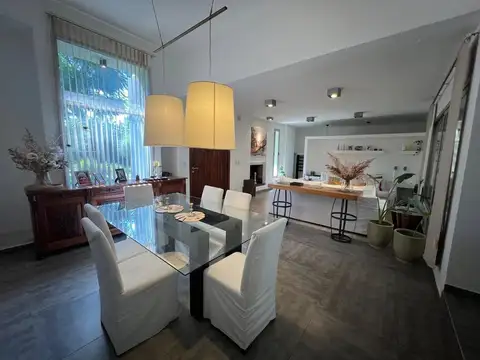 Casa 12 ambientes con 3 baños