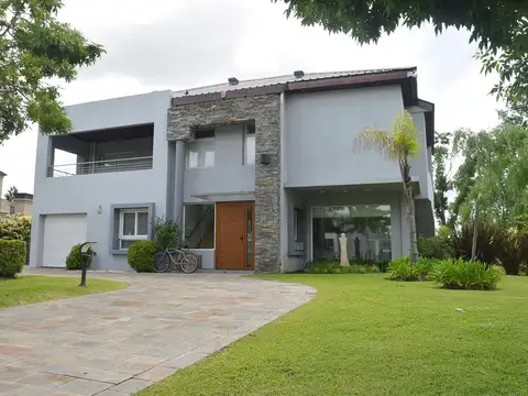 Casa 6 ambientes con 3 baños