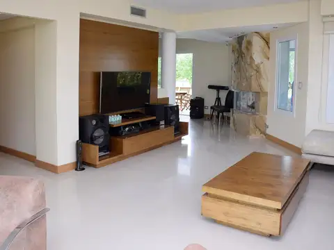 Casa en Venta con 4 cocheras