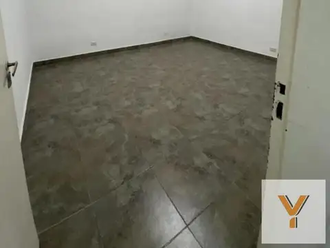 Oficina 6 ambientes con 2 baños
