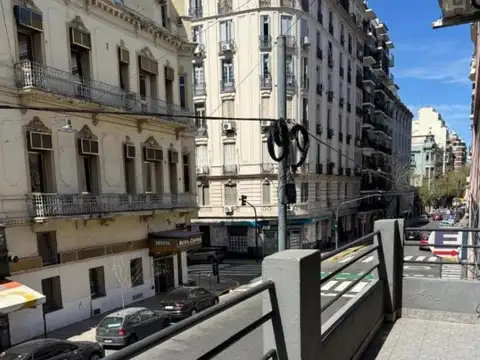 Solís e/ Avenida Hipólito Yrigoyen y Adolfo Alsina