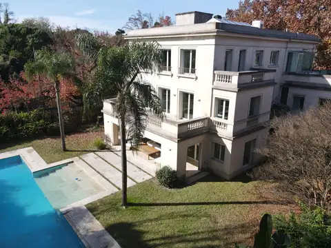 Venta Casa Libertador al río 6 ambientes Acassuso