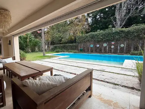 Casa 6 ambientes con 5 baños