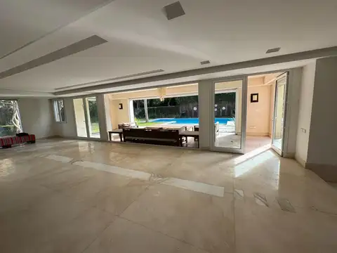 Casa 6 ambientes con 5 baños